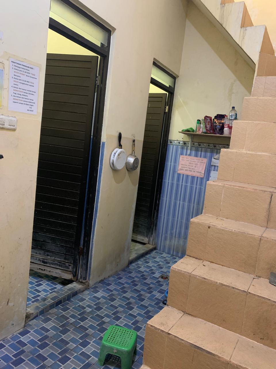 Kamar mandi kost Surabaya